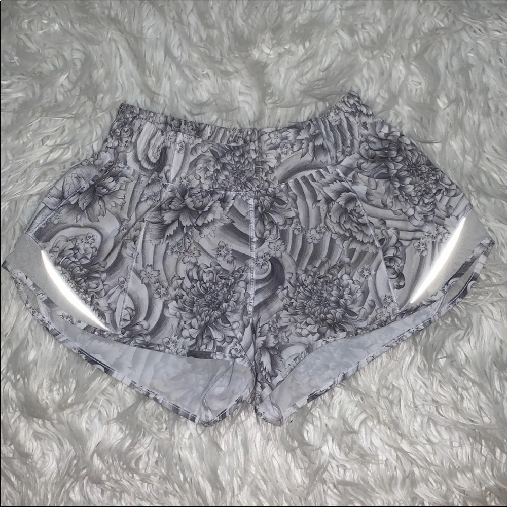 rare- lululemon hotty hot shorts